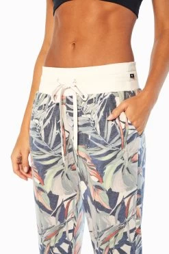 Marika Resort Jogger 21 Marika Resort Jogger -Sporty Vibe Shop MLP0971A 9RC.52097
